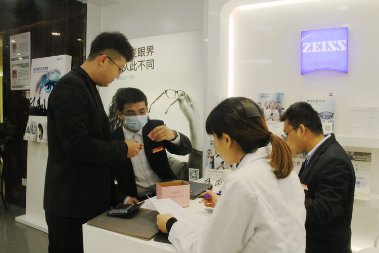 【精心制鏡，匠心鑄魂】熱烈慶祝光明眼鏡有限公司2020年度第六屆職業(yè)技能大賽圓滿成功